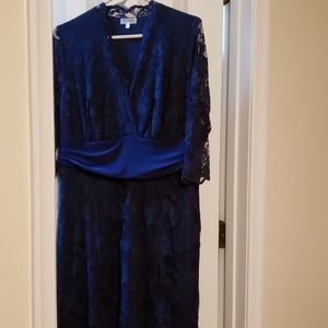 Stunning formal llfloor length lace dress